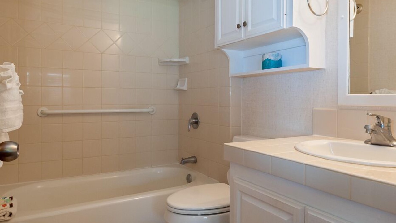 Photo of Bathroom in Wainiha