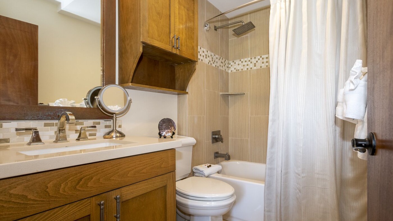 Photo of Bathroom in Wainiha