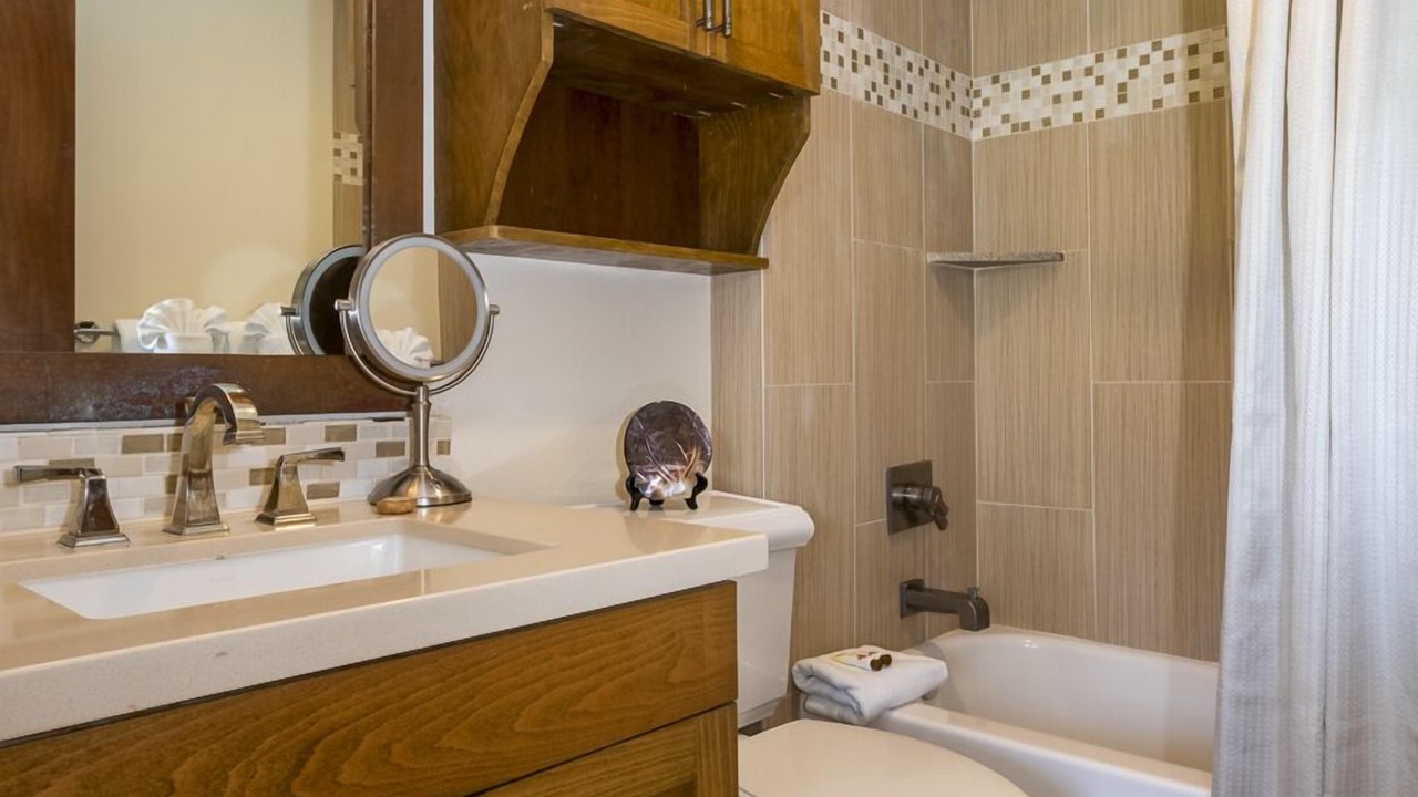 Photo of Bathroom in Wainiha