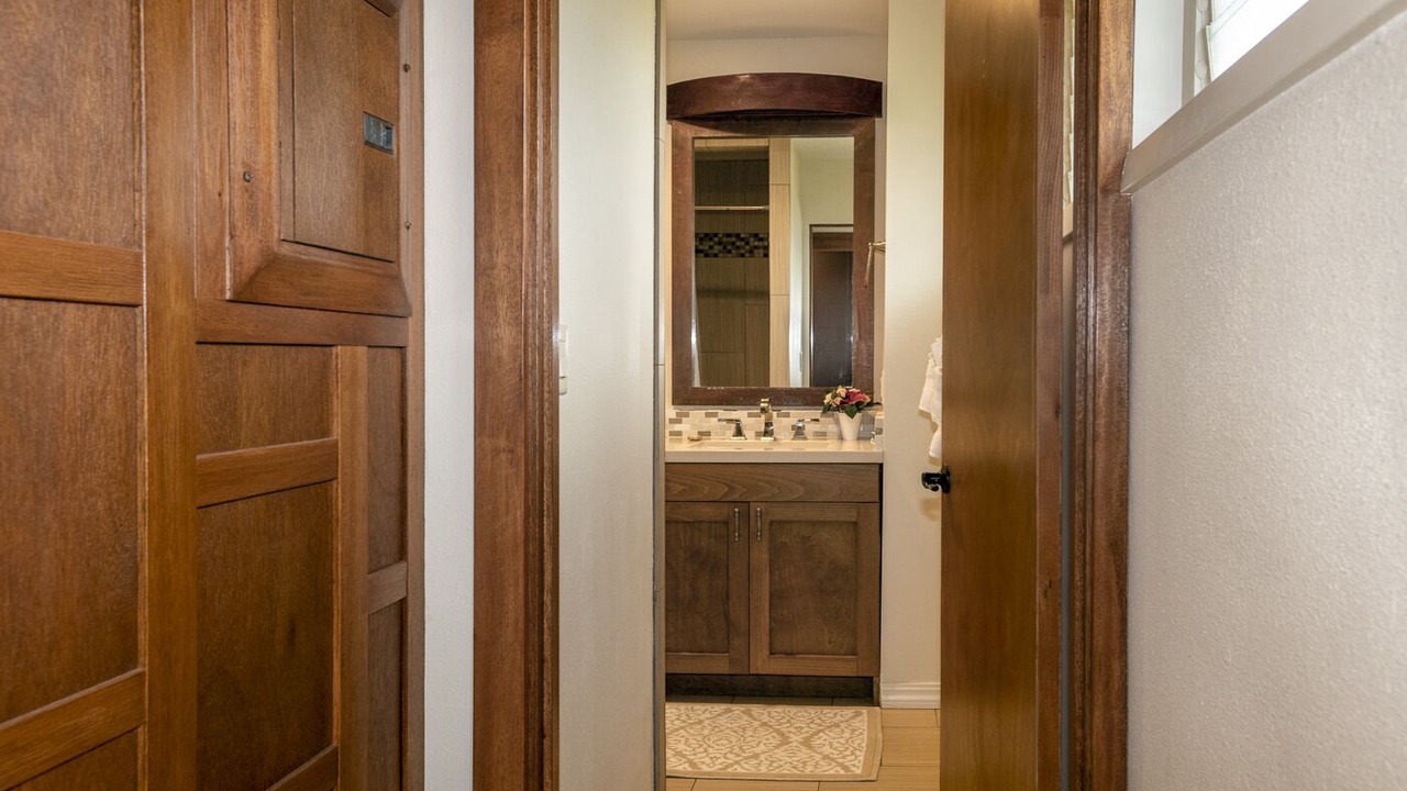 Photo of Bathroom in Wainiha