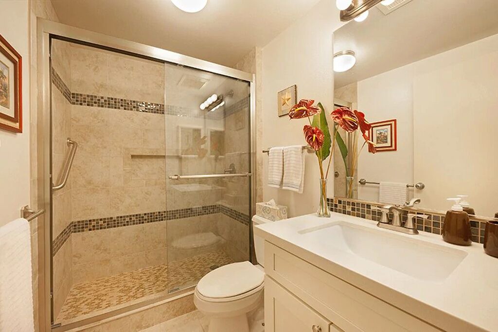 Photo of Bathroom in Wailua House Lots