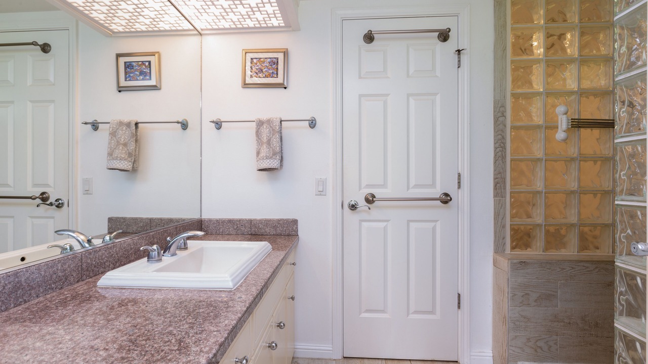 Photo of Bathroom in Kaiulani