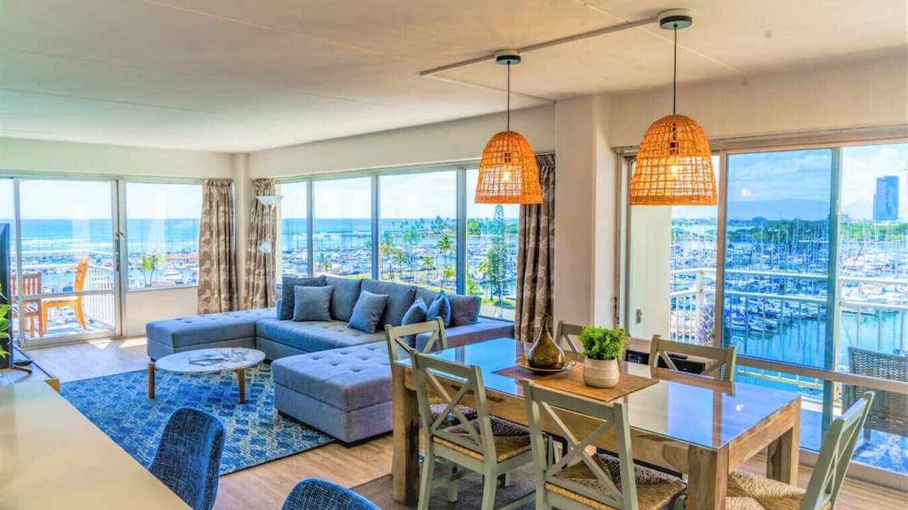 Photo of Livingroom in Waikiki