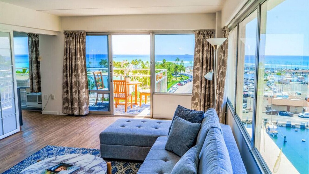Photo of Livingroom in Waikiki