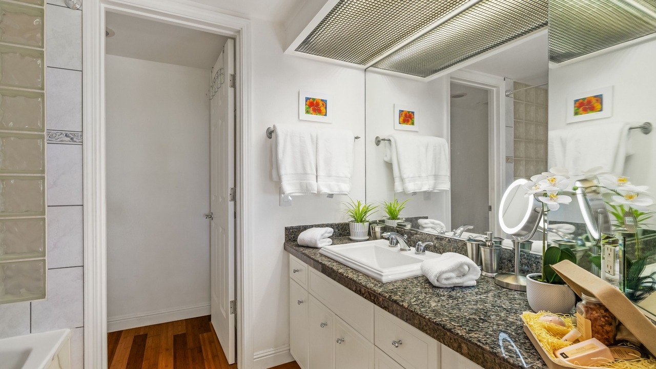 Photo of Bathroom in Kaiulani