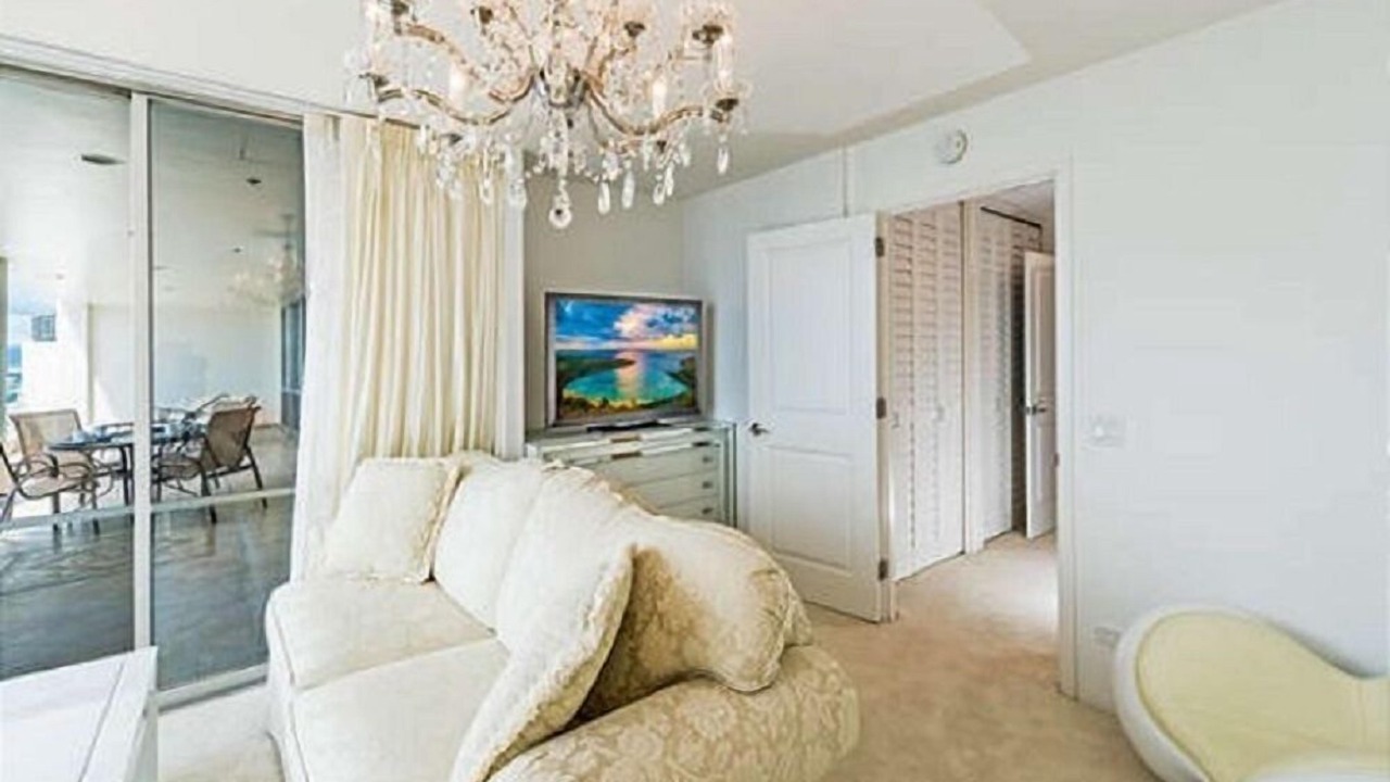 Photo of Livingroom in Waikiki