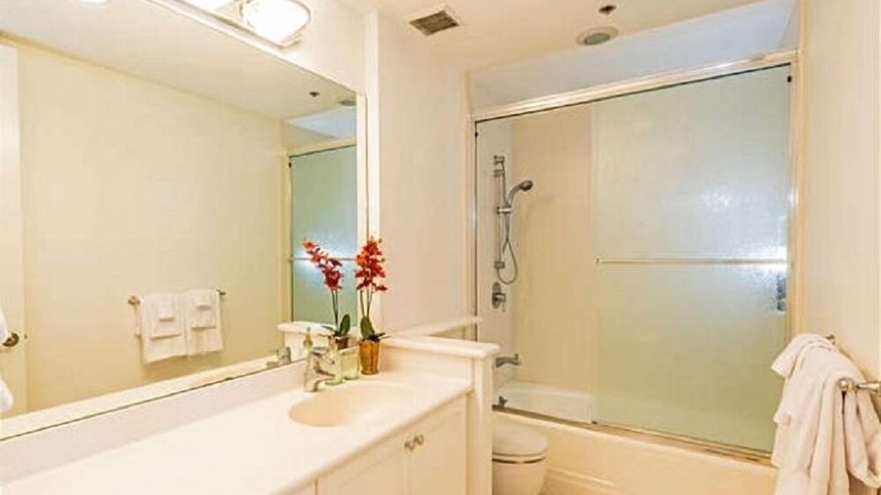 Photo of Bathroom in Waikiki