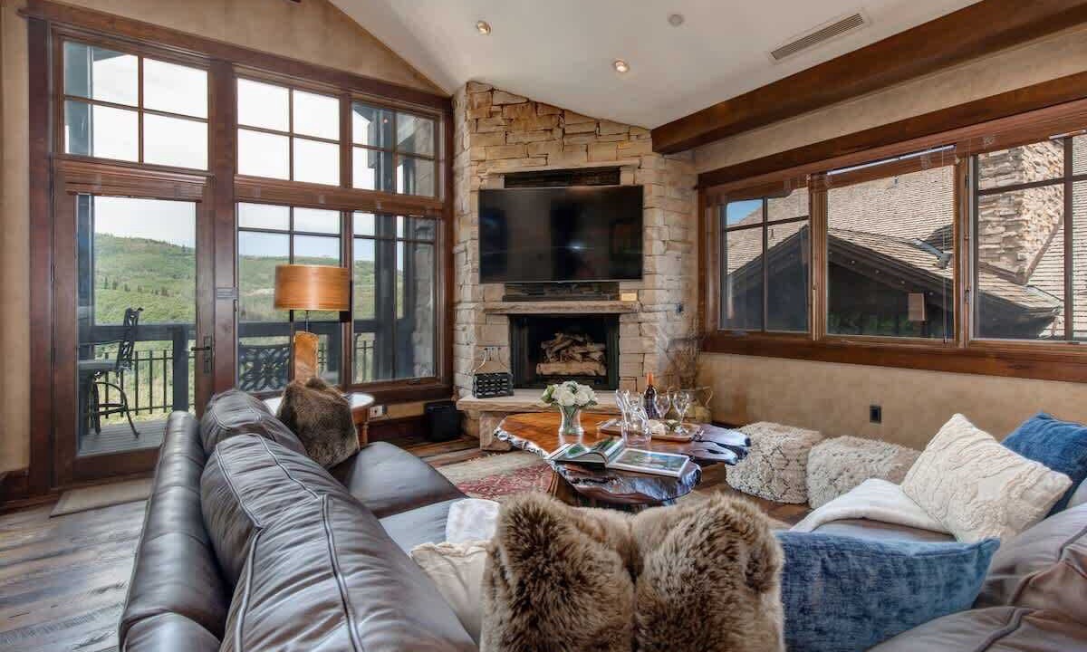 Photo of Livingroom in Empire Pass