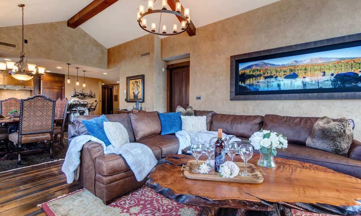 Photo of Livingroom in Empire Pass