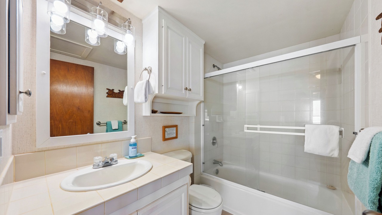 Photo of Bathroom in Wainiha