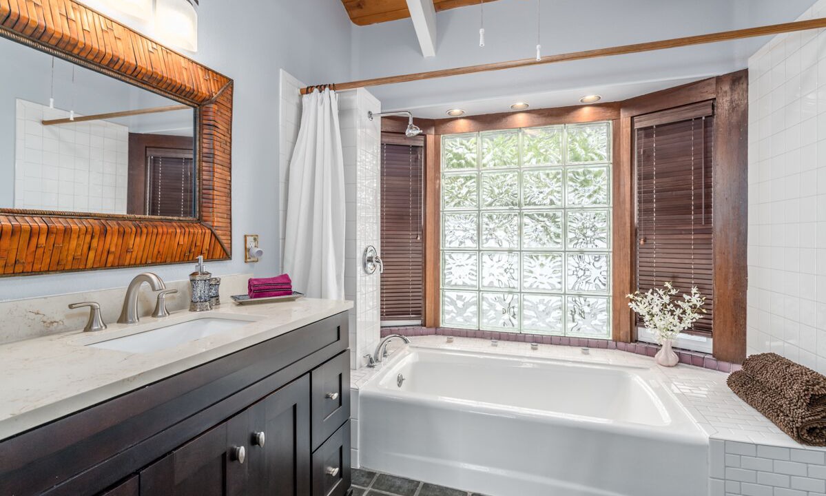 Photo of Bathroom in Keaau