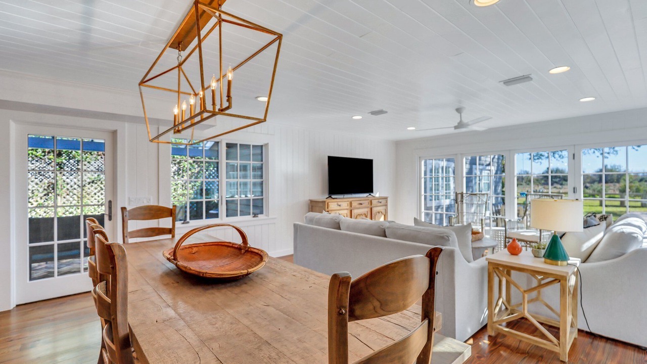 Photo of Livingroom in East Beach