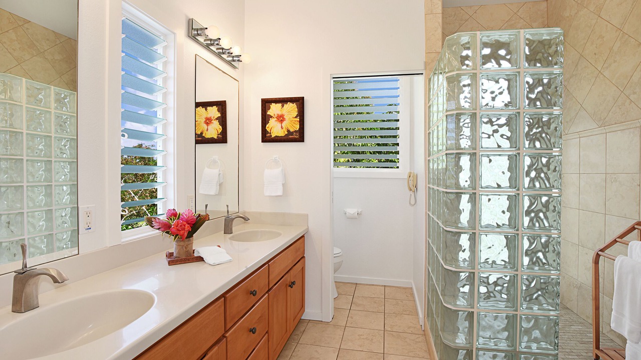 Photo of Bathroom in Wainiha