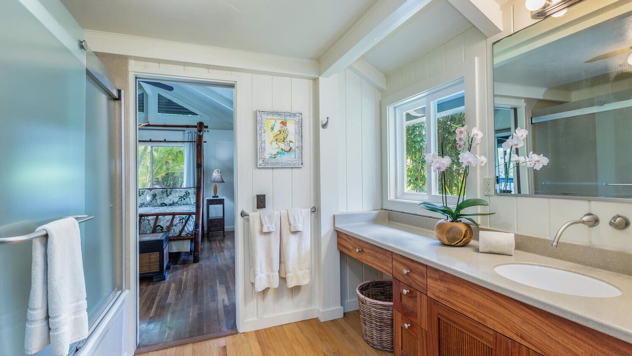 Photo of Bathroom in Wainiha