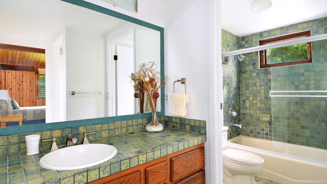 Photo of Bathroom in Wainiha