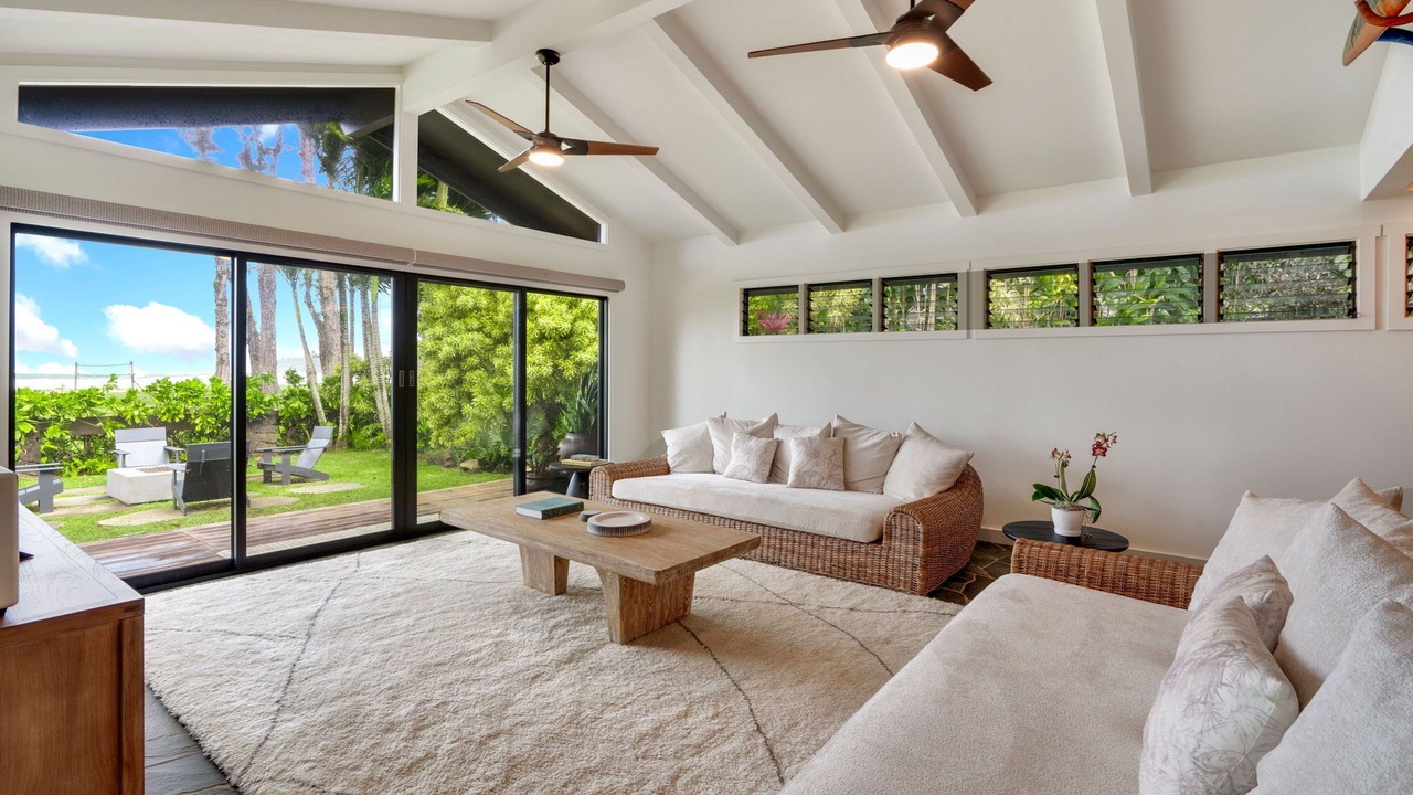 Photo of Livingroom in Hanalei