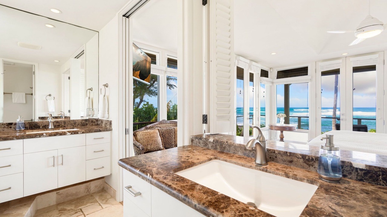 Photo of Bathroom in Wainiha