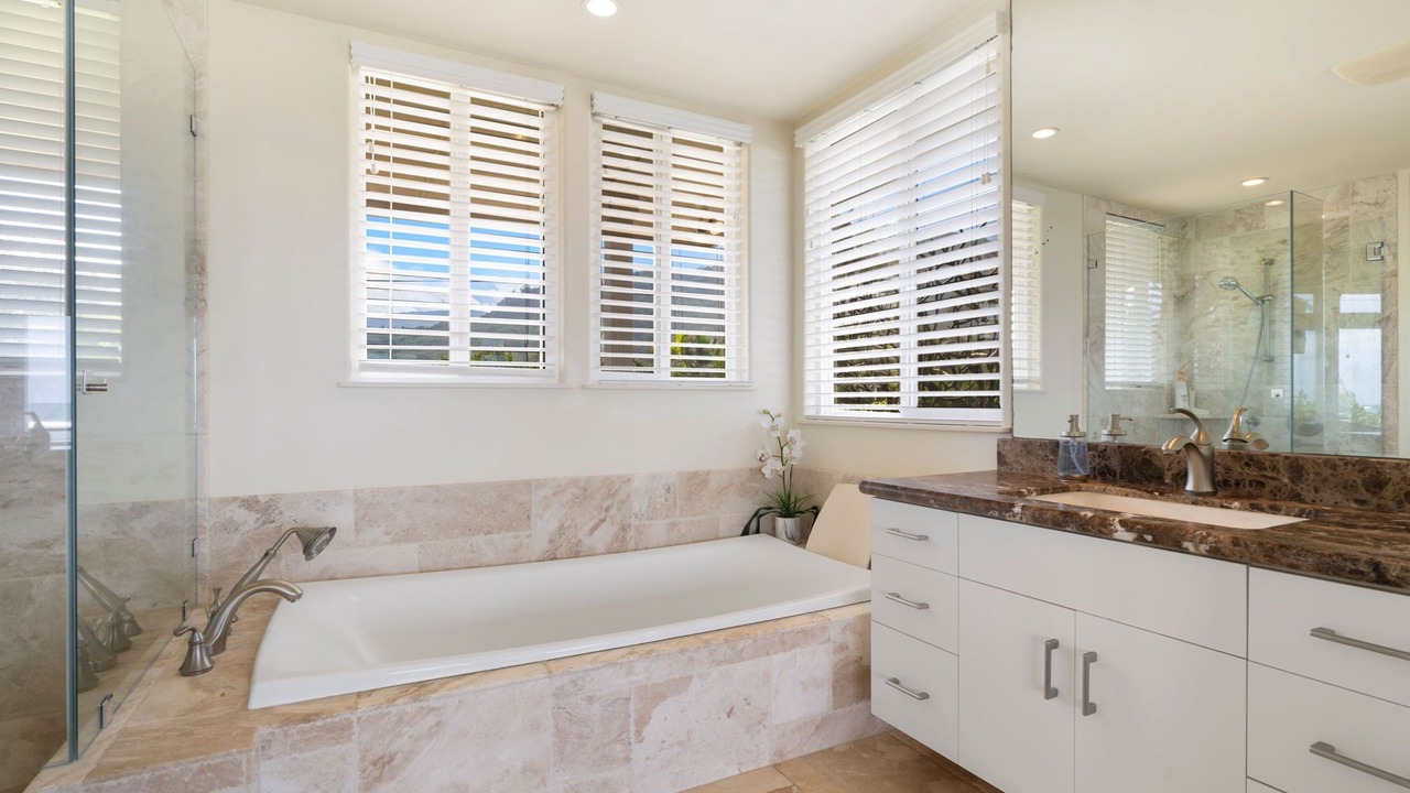 Photo of Bathroom in Wainiha