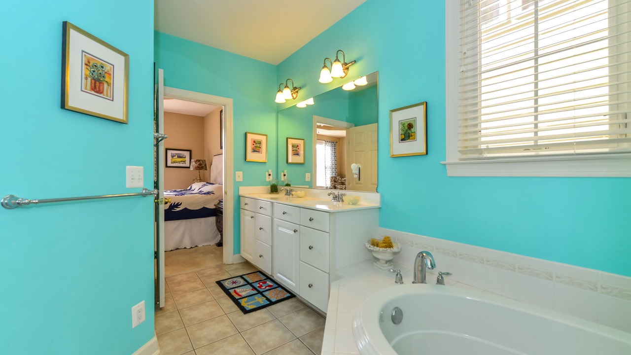 Photo of Bathroom in Sunset Island