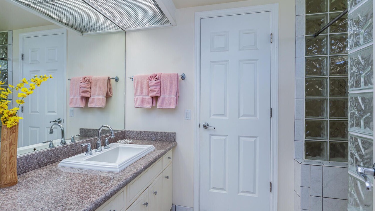 Photo of Bathroom in Kaiulani
