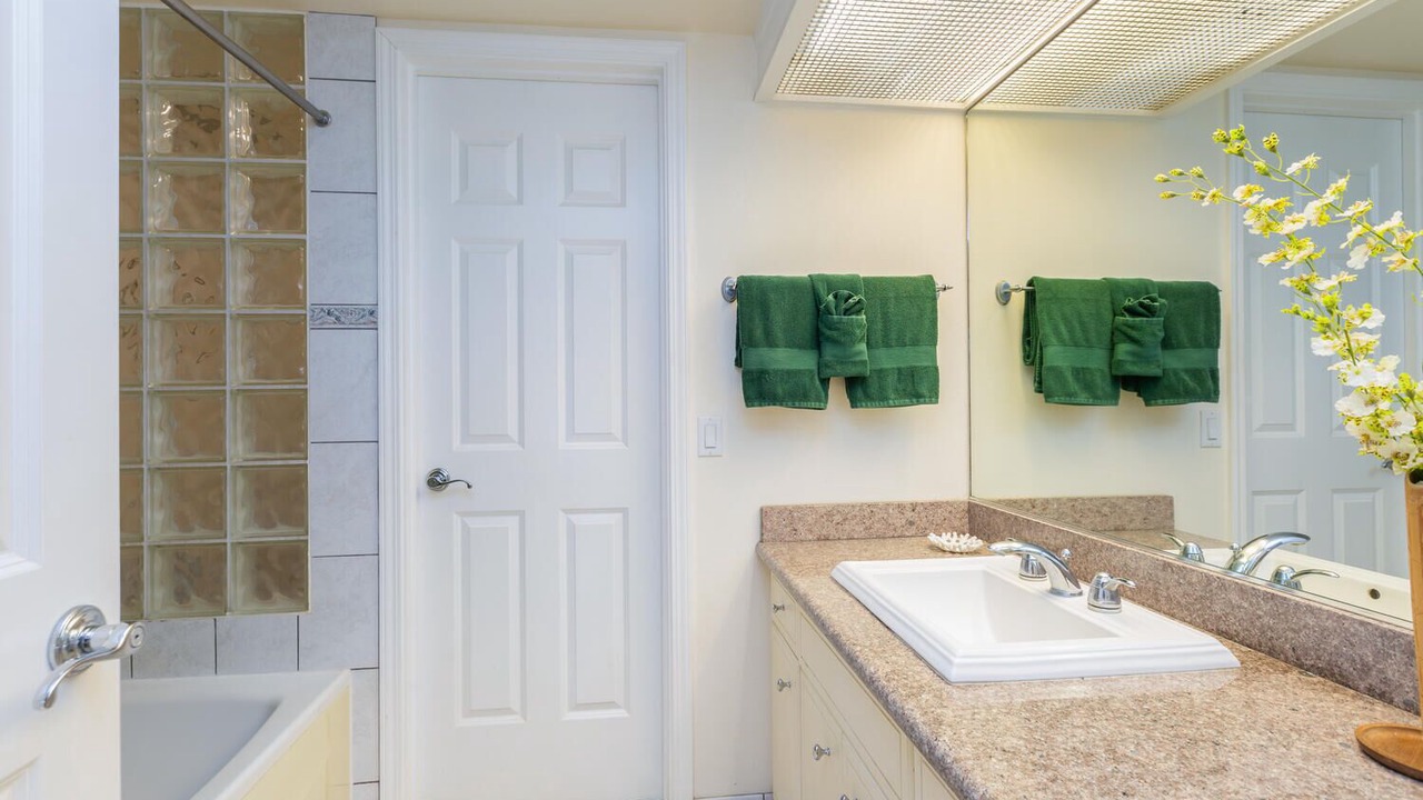 Photo of Bathroom in Kaiulani