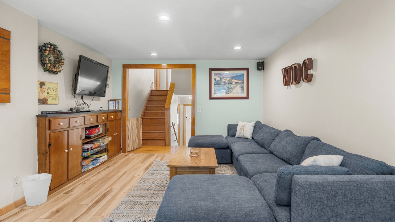 Photo of Livingroom in Town of Torrey
