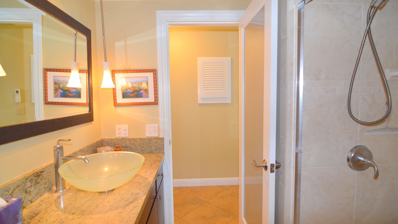 Photo of Bathroom in Poipu