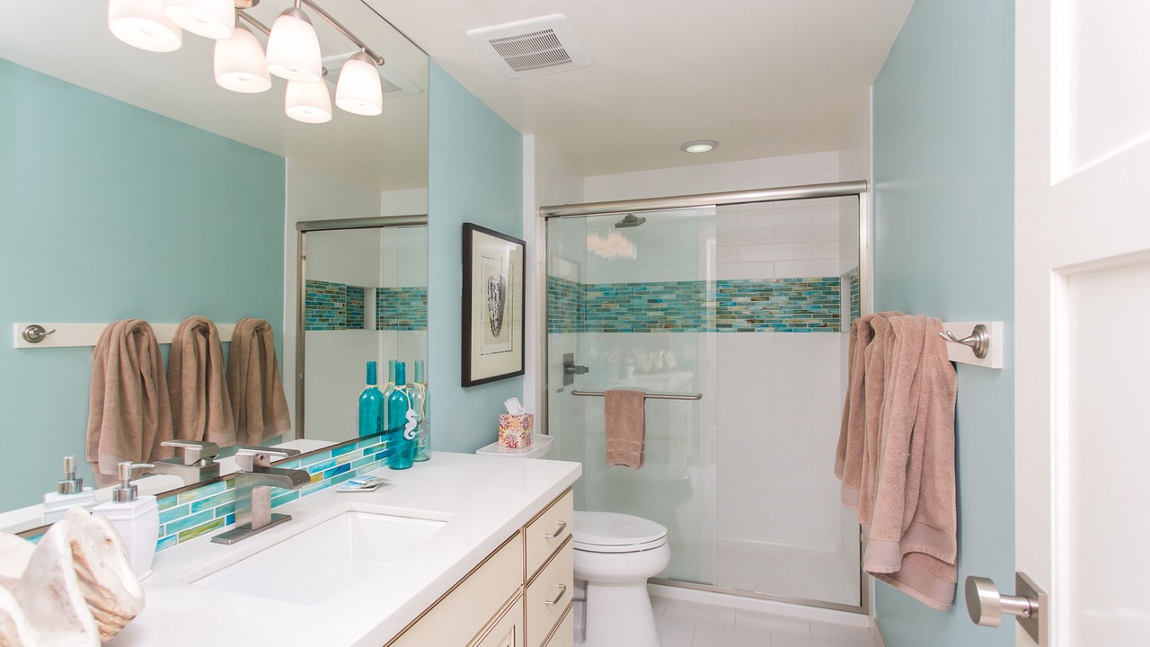 Photo of Bathroom in Wailua House Lots