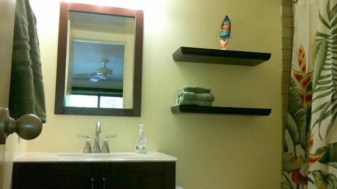 Photo of Bathroom in Hanamaulu