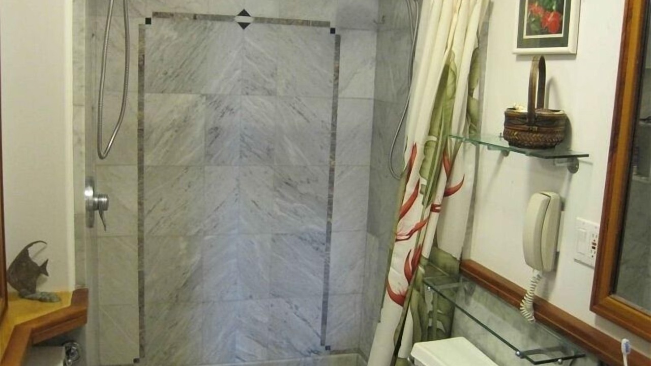 Photo of Bathroom in Poipu