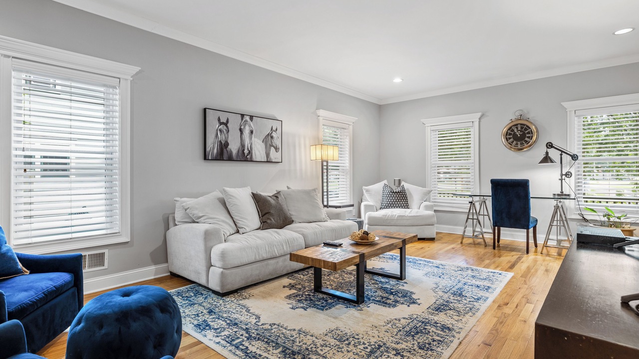 Photo of Livingroom in Saratoga Springs