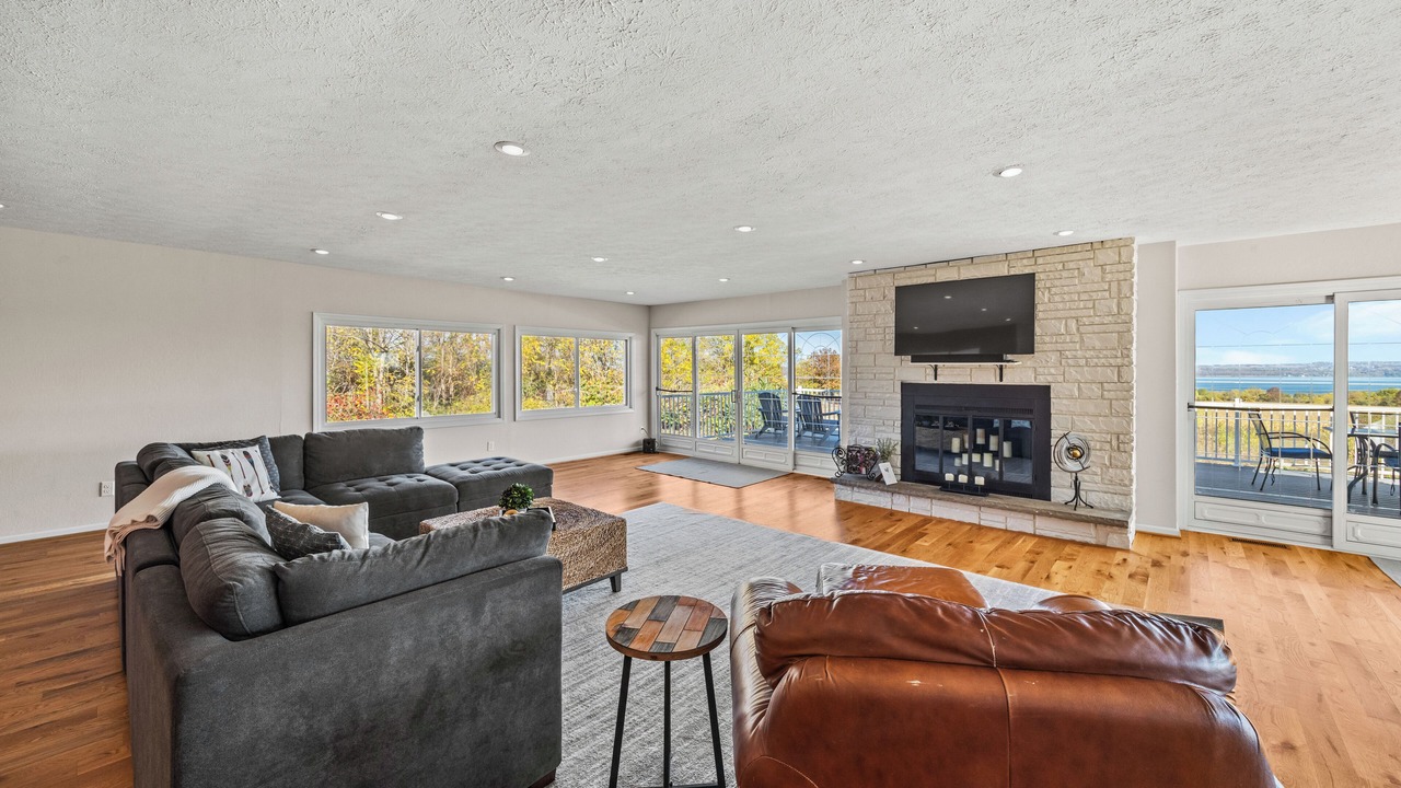 Photo of Livingroom in Town of Torrey