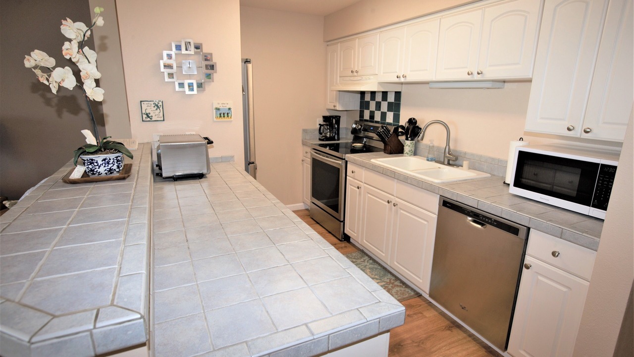 Photo of Kitchen in Wailua House Lots