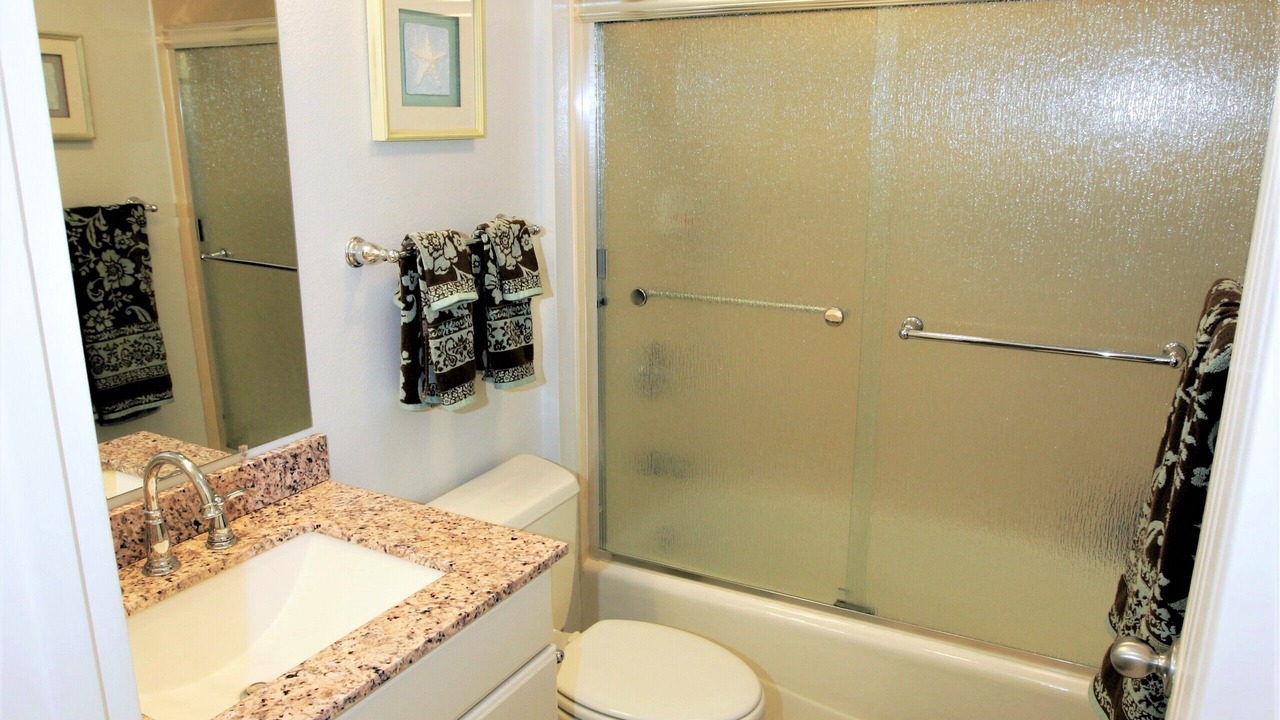 Photo of Bathroom in Wailua House Lots