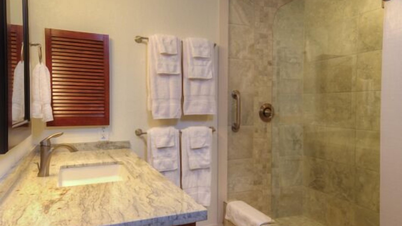 Photo of Bathroom in Poipu