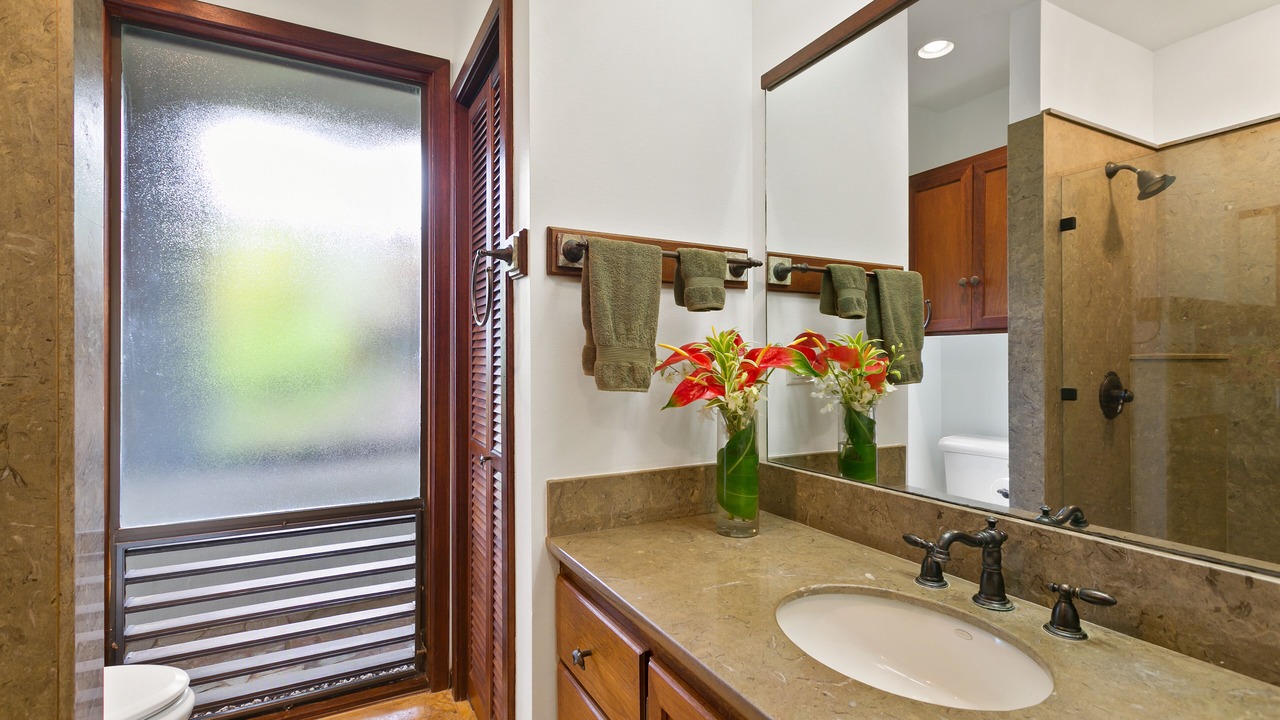 Photo of Bathroom in Poipu