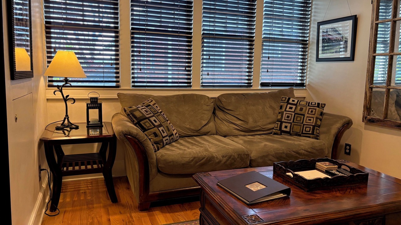 Photo of Livingroom in Midtown