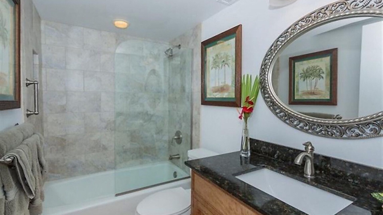 Photo of Bathroom in Kahaluu Bay