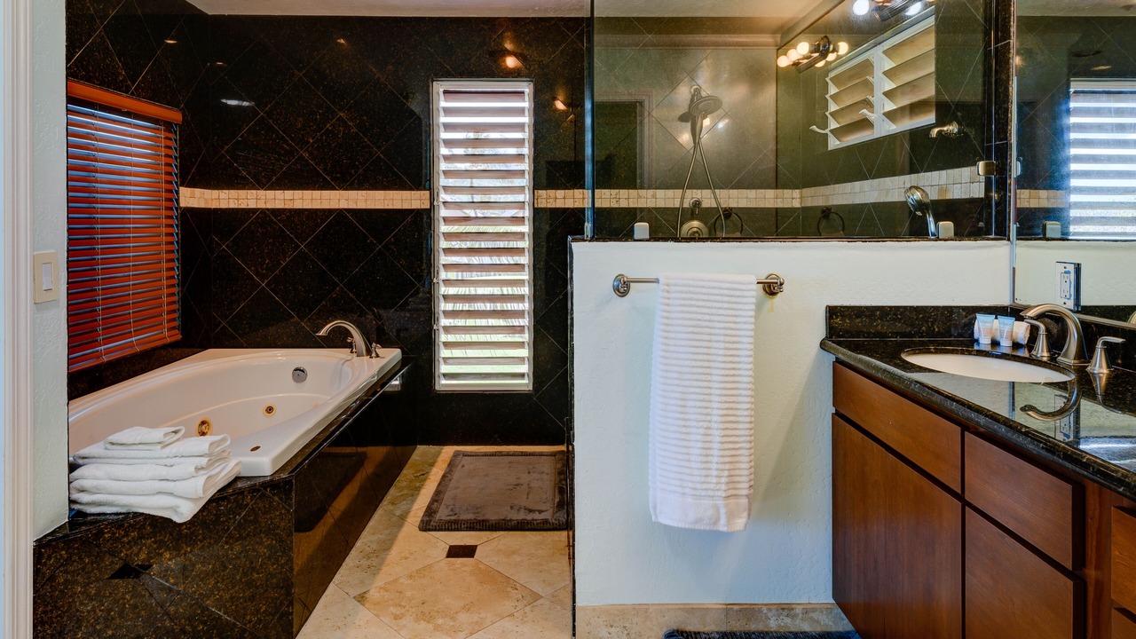 Photo of Bathroom in Wainiha