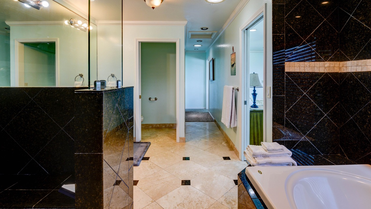 Photo of Bathroom in Wainiha