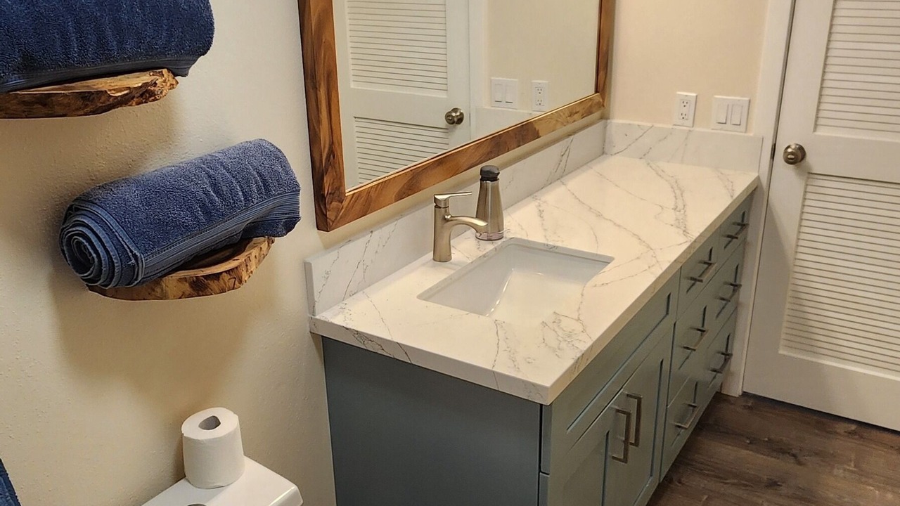 Photo of Bathroom in Wailua House Lots