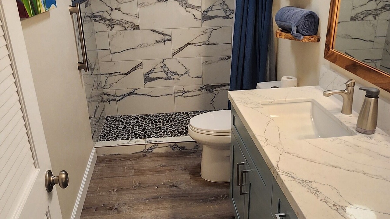 Photo of Bathroom in Wailua House Lots