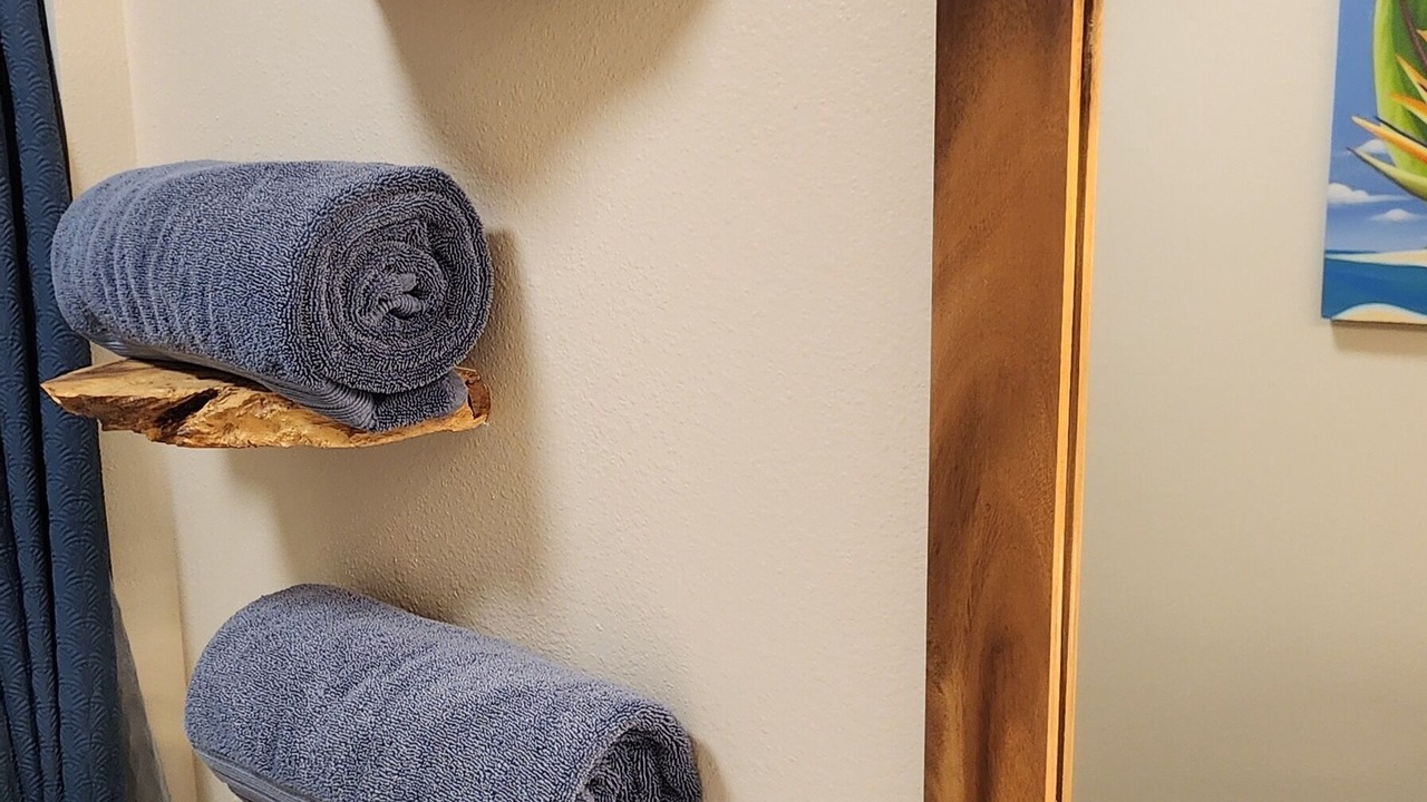 Photo of Bathroom in Wailua House Lots