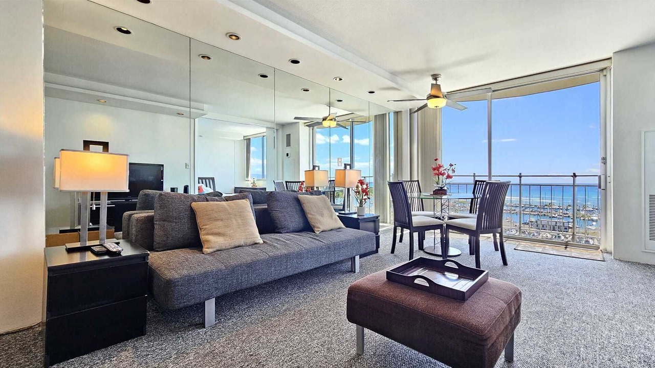 Photo of Livingroom in Waikiki