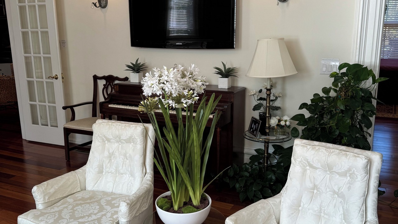 Photo of Livingroom in Saratoga Springs