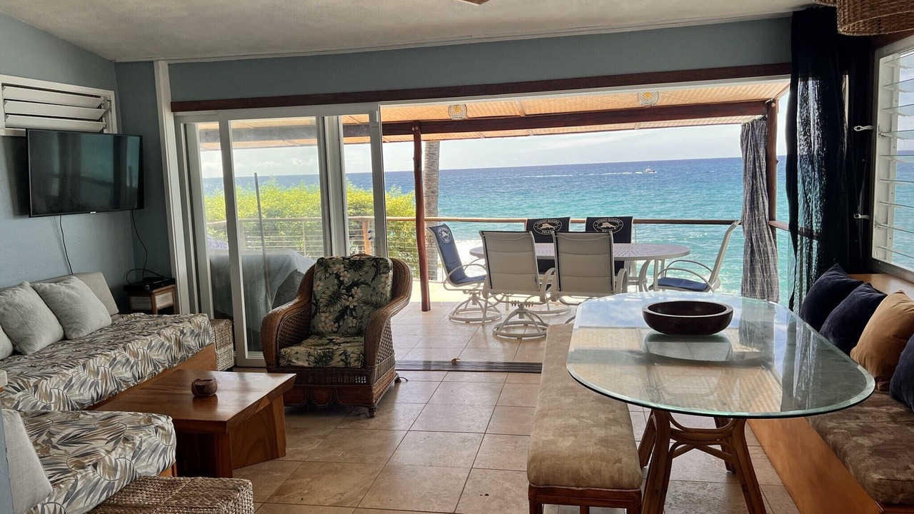 Photo of Livingroom in Kahaluu Bay