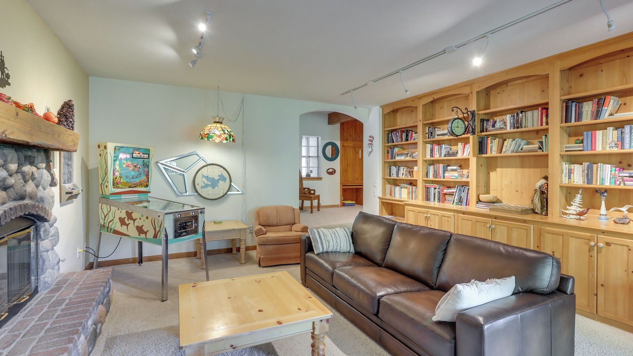 Photo of Livingroom in Lake Arrowhead