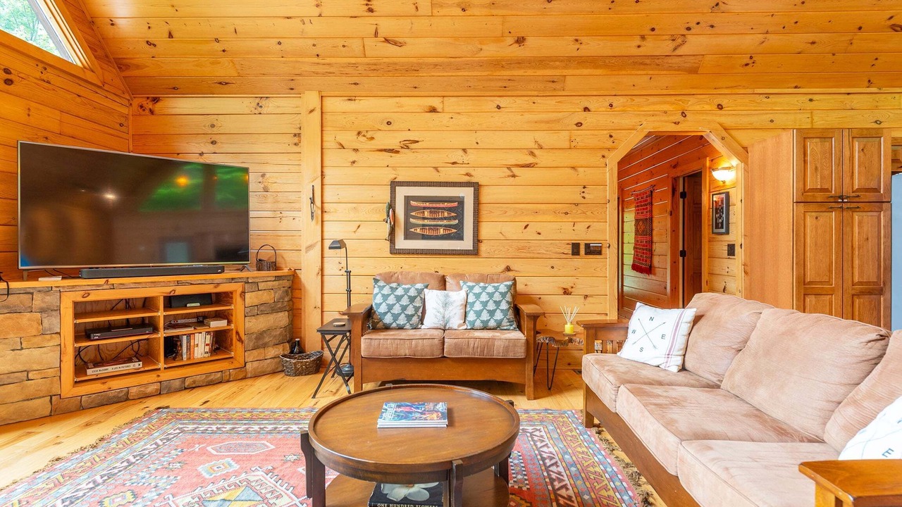 Photo of Livingroom in Old Fort