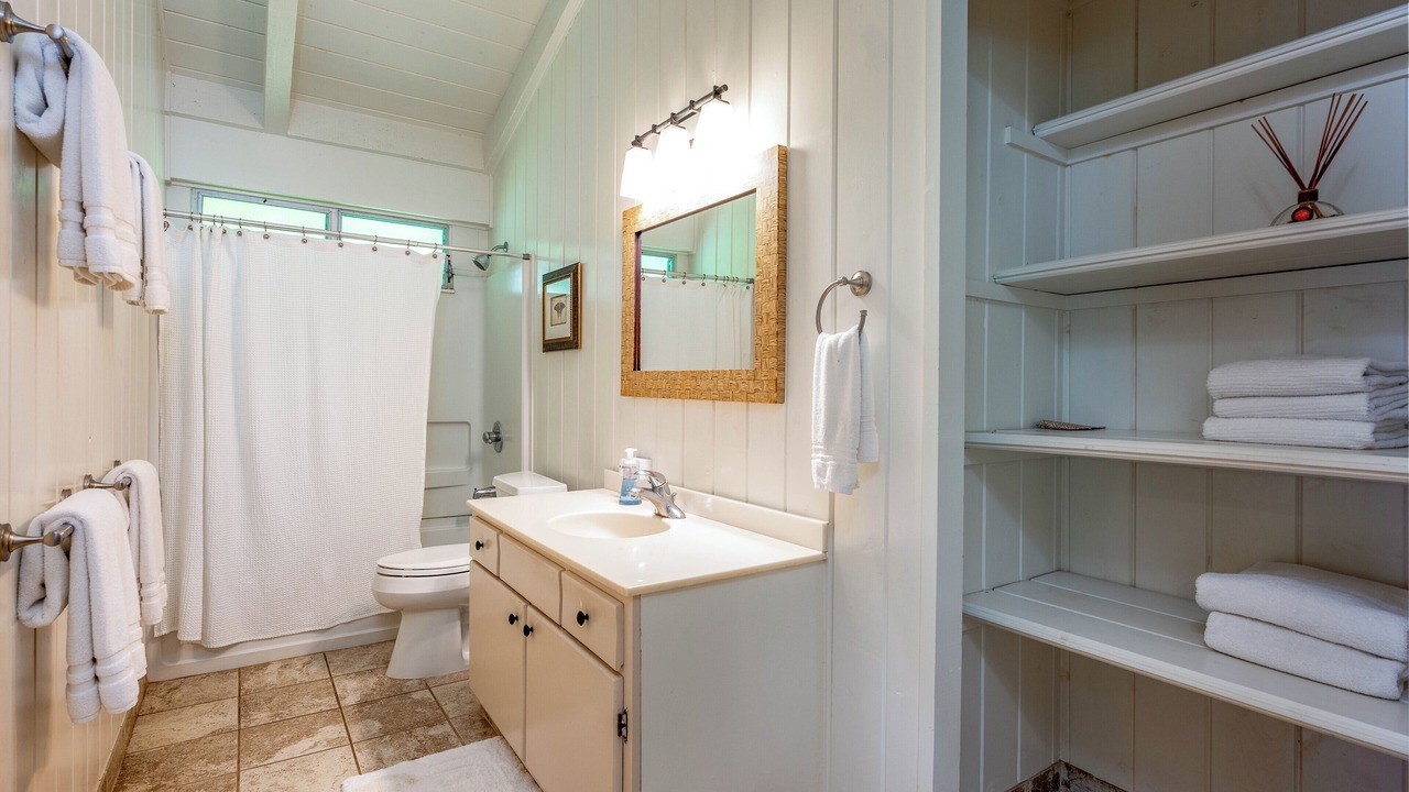 Photo of Bathroom in Hanalei Palms