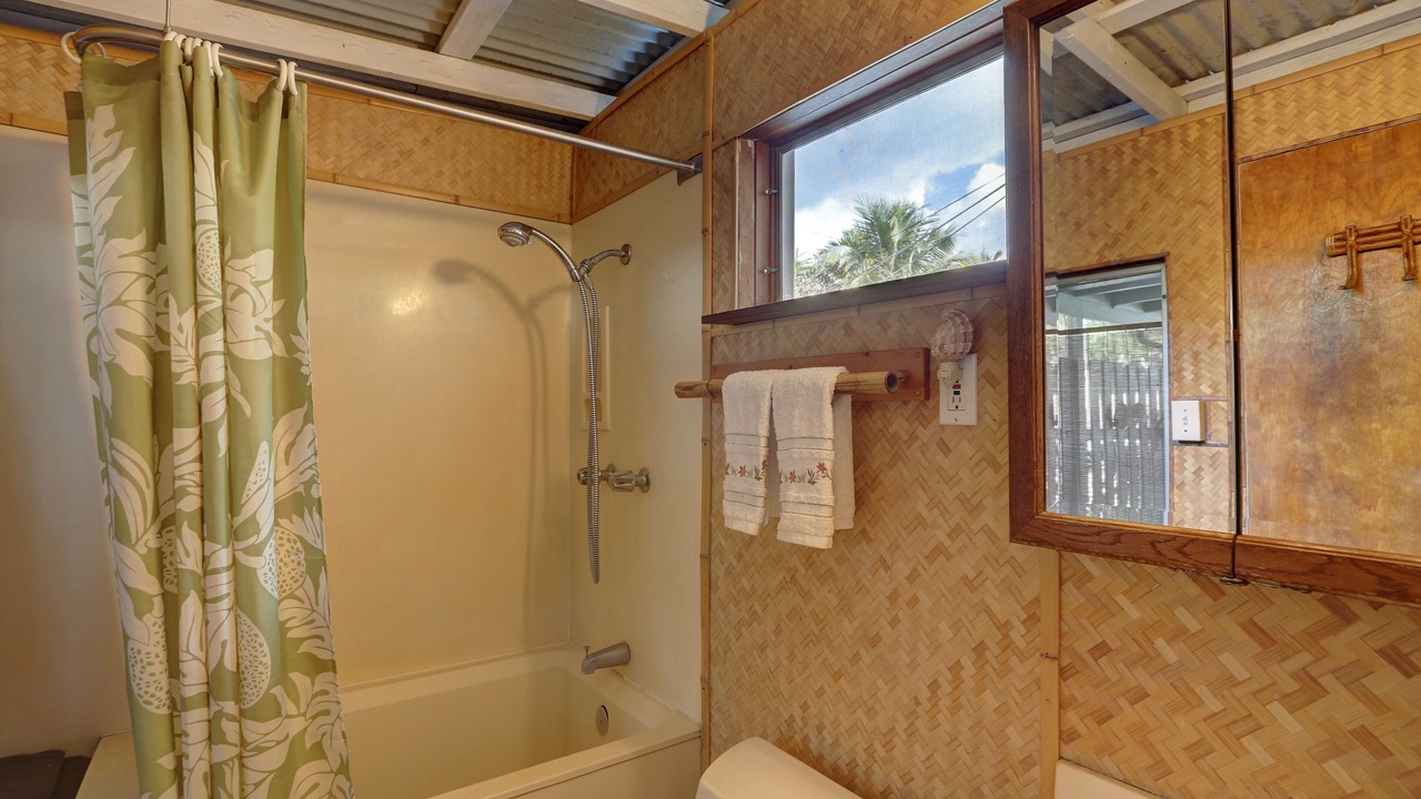 Photo of Bathroom in Makaha
